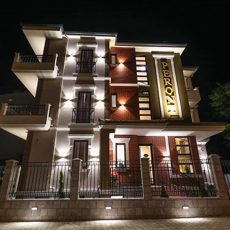 Hotel Peroni Корча Экстерьер фото