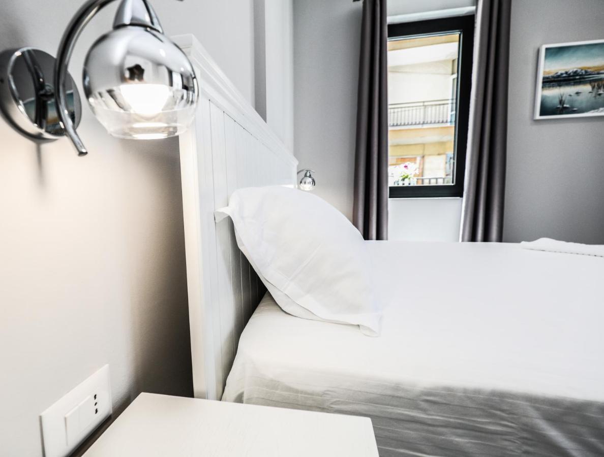 Hotel Peroni Корча Экстерьер фото