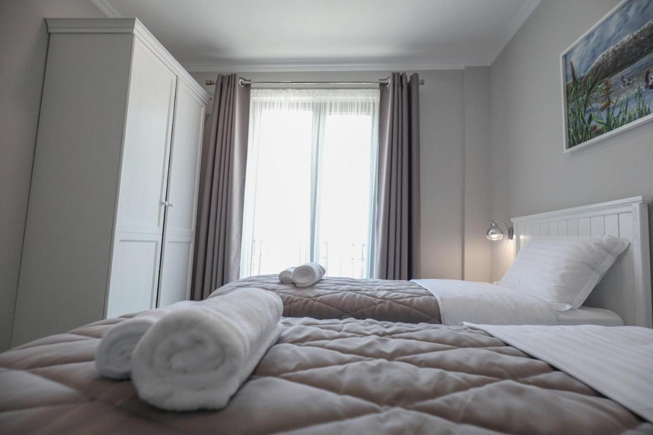 Hotel Peroni Корча Экстерьер фото