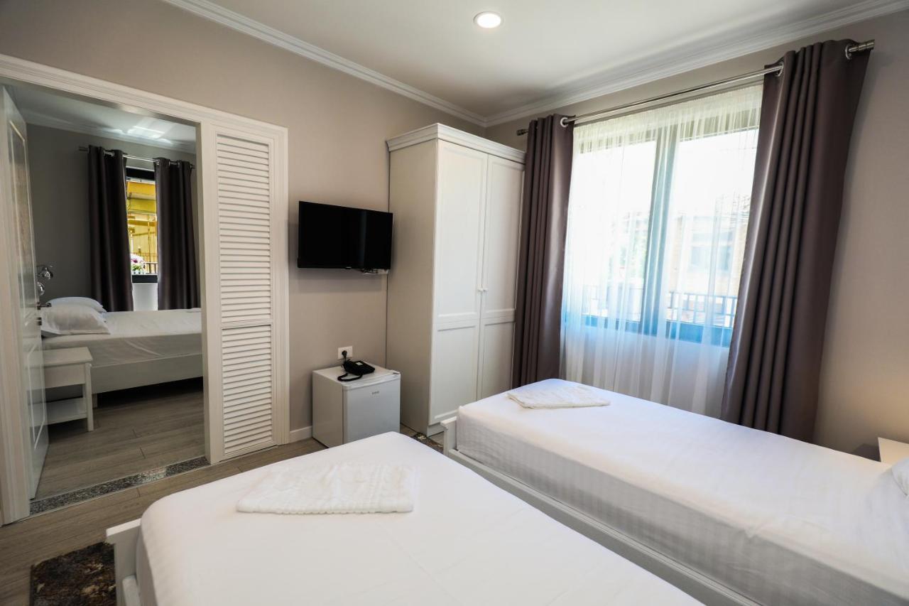 Hotel Peroni Корча Экстерьер фото