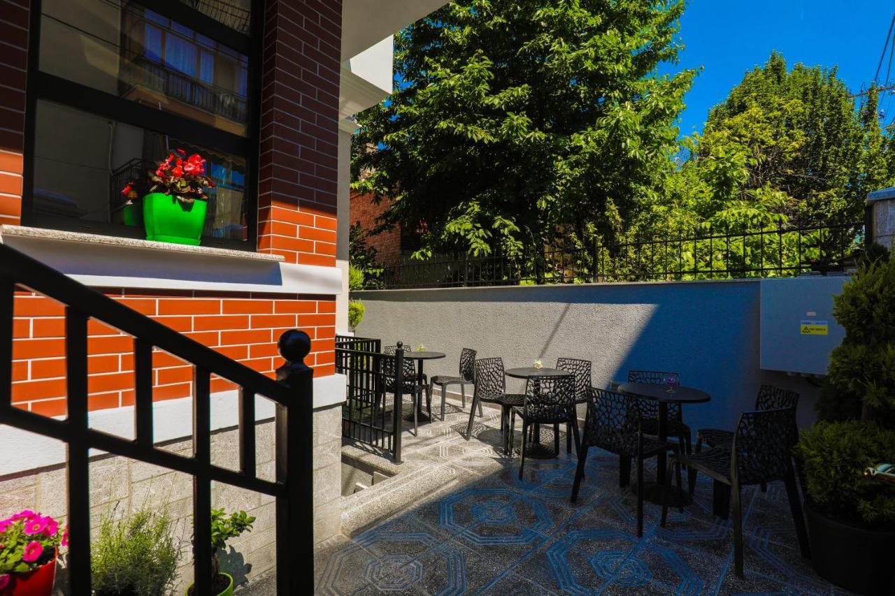 Hotel Peroni Корча Экстерьер фото