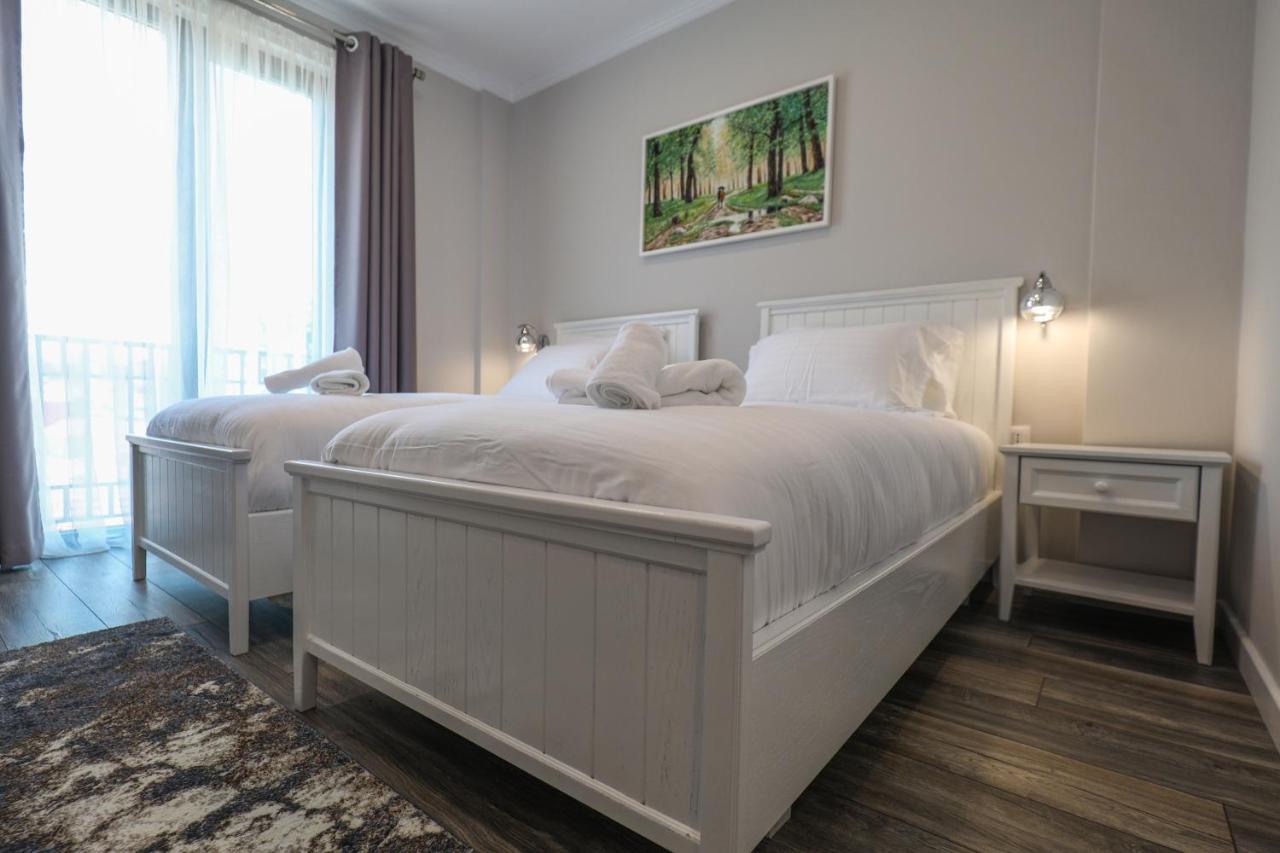 Hotel Peroni Корча Экстерьер фото