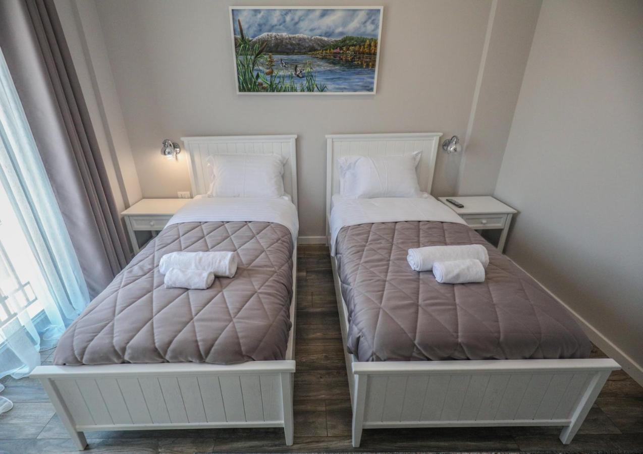 Hotel Peroni Корча Экстерьер фото