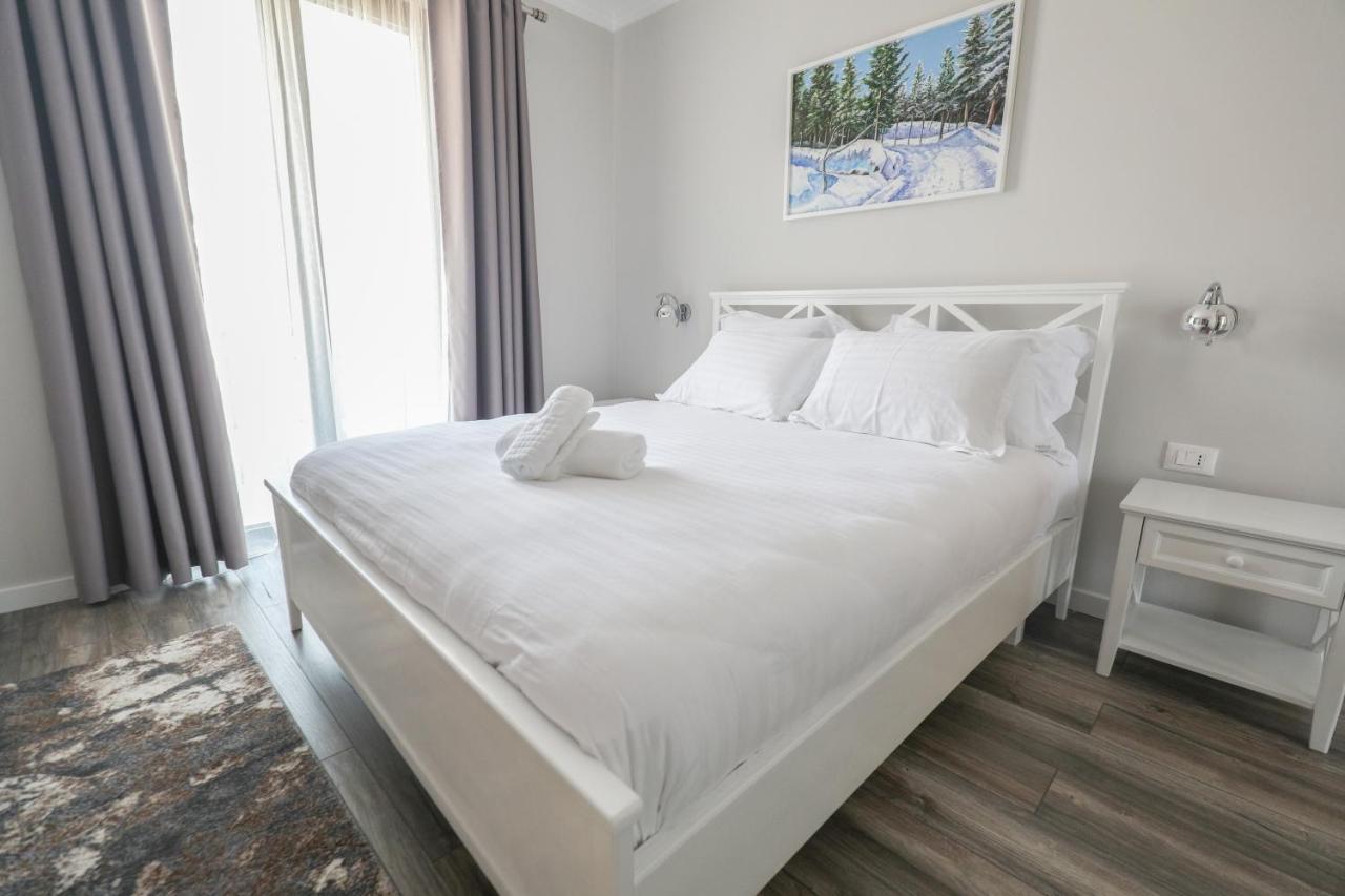 Hotel Peroni Корча Экстерьер фото